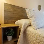 Tatil Evi La Cerca Entre Hoces-10-20pax-amplios Espacios Comunes *