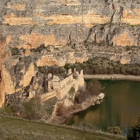 La Cerca Entre Hoces-10-20pax-amplios Espacios Comunes Сasa de vacaciones